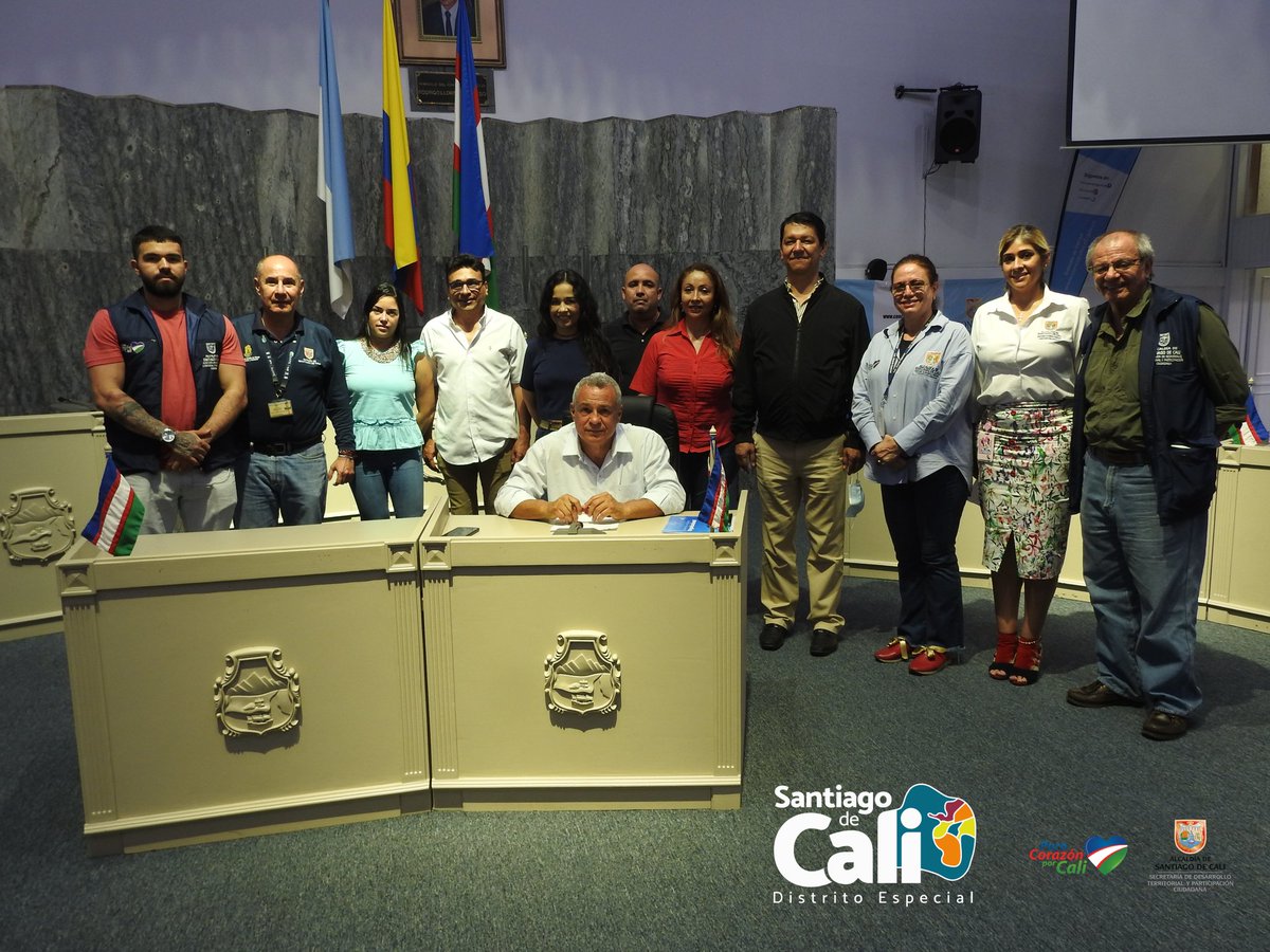 CarlosRojasPhD's tweet photo. Avanzamos en el camino de la Distritalización. La discusión del Proyecto de Acuerdo en @ConcejoCali se extenderá en sesiones ordinarias, mientras el equipo adelanta su socialización con grupos de valor en diferentes sectores. ¡Suman todos los aportes a la transformación de Cali! https://t.co/M6SkQgZs9A