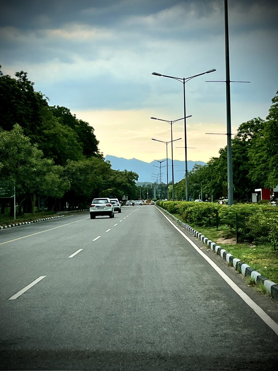 Shivalik Hills from Chandigarh this morning. Stunningly beautiful 🤩