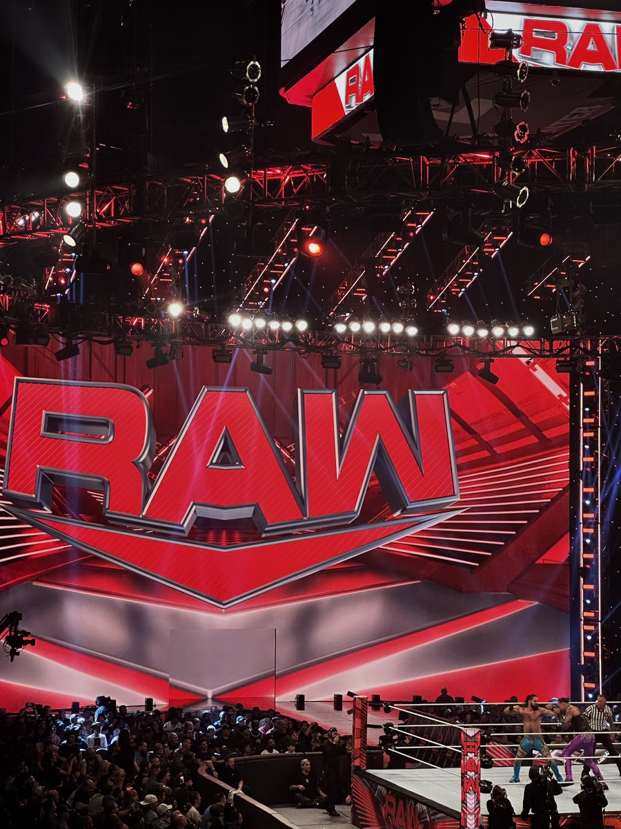 ARCGWWETour's tweet image. It is #MAINEVENTTIME at the @XLCenter. 

(@ArcherOfInfamy vs @WWERollins for the @WWE World Heavyweight Championship) 

#WWERaw  #ARCGWWETour #MondayNightRAW #WWEHartford #WorldTitle