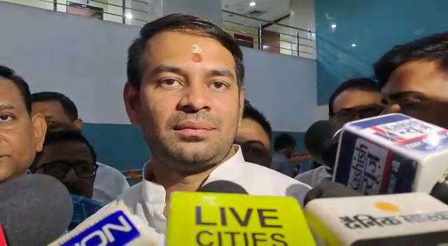 ANI's tweet image. Bihar | "The bridge has been demolished by BJP. We are building the bridge and they are demolishing it," says Bihar Minister Tej Pratap Yadav on the collapse of the Aguwani-Sultanganj bridge in Bihar's Bhagalpur (05.06)