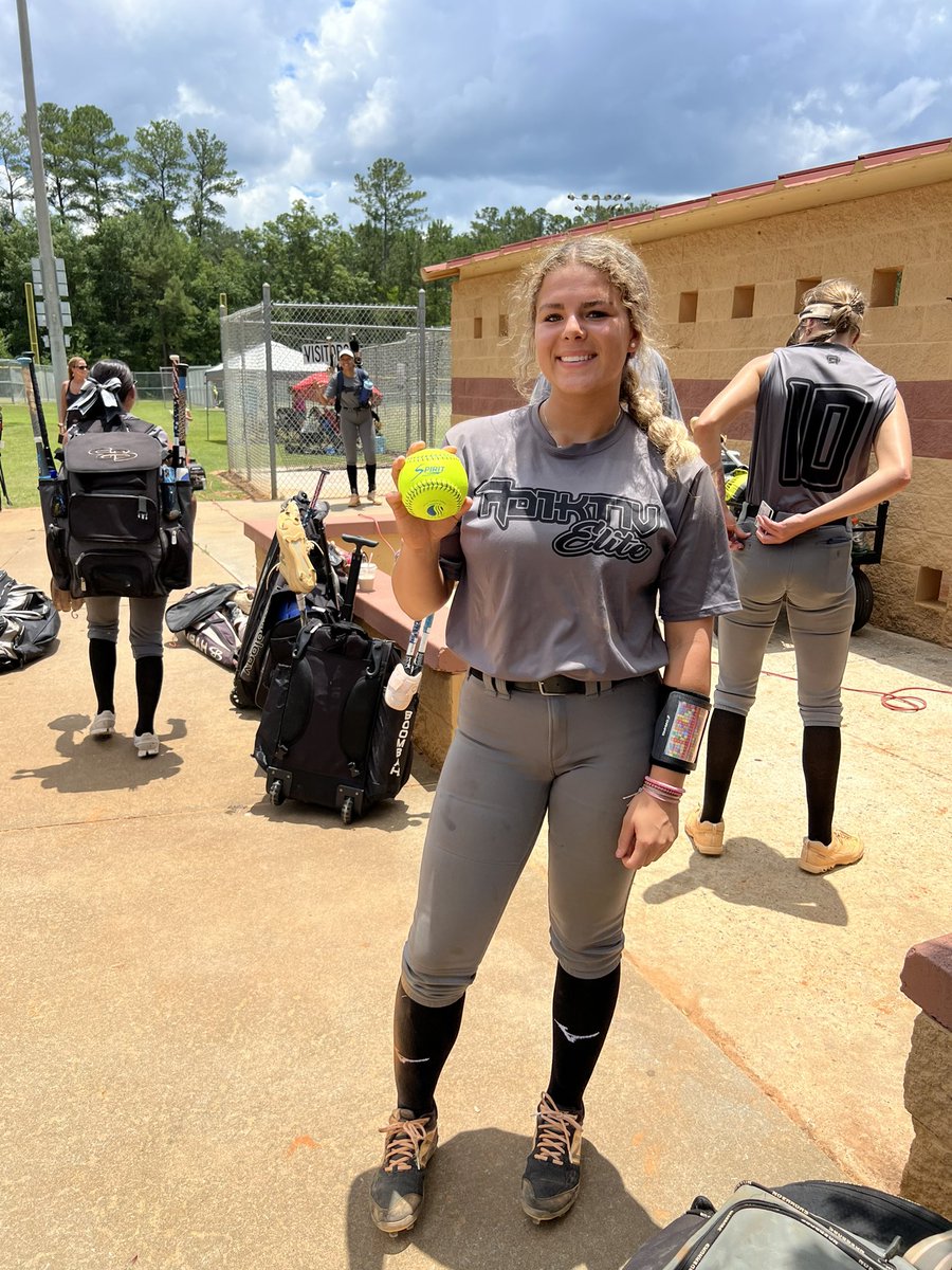 aanderson099's tweet photo. southern elite showcase, so glad to be back with my team! @BaynesCoach @ashlieghmclean @UWFSoftball @PSCSoftball @TroyTrojansSB @e_newellcoach @coachdelightful @emmavickers24 @KhrystaJordan https://t.co/zPBxbawloO
