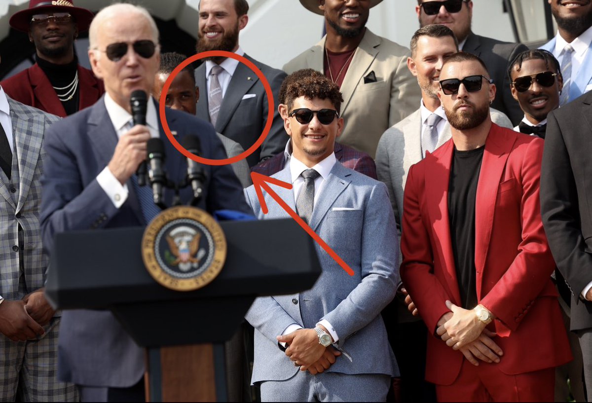 Joe Biden hosted The Chiefs at the White House today after winning the Super Bowl Two-time Catholic Super Bowl champ @buttkicker7 savagely photo-bombed Joe with a BASED pro-life message stitched right into his custom tie. In Latin it reads: “Vulnerari Praesidio” “PROTECT THE…