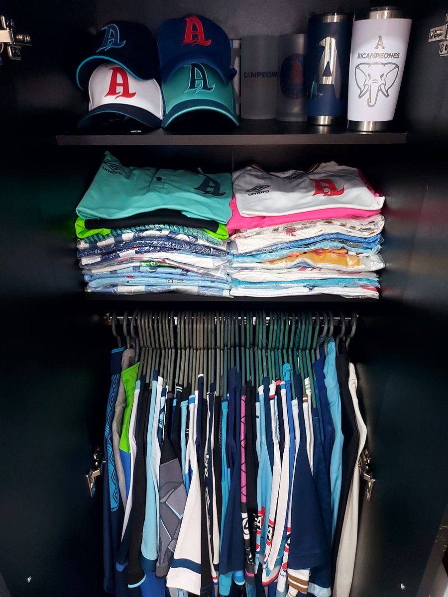 ℂ𝕙𝕒𝕣𝕝𝕪 tweet media