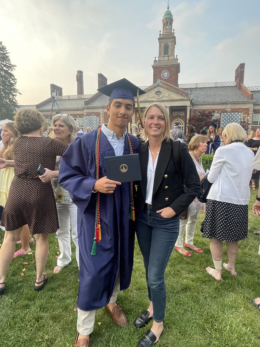 DanaChicklas's tweet photo. Congrats, Grad!! So proud of my nephew 👏🏼👏🏼👏🏼 https://t.co/StYKnUKaUS