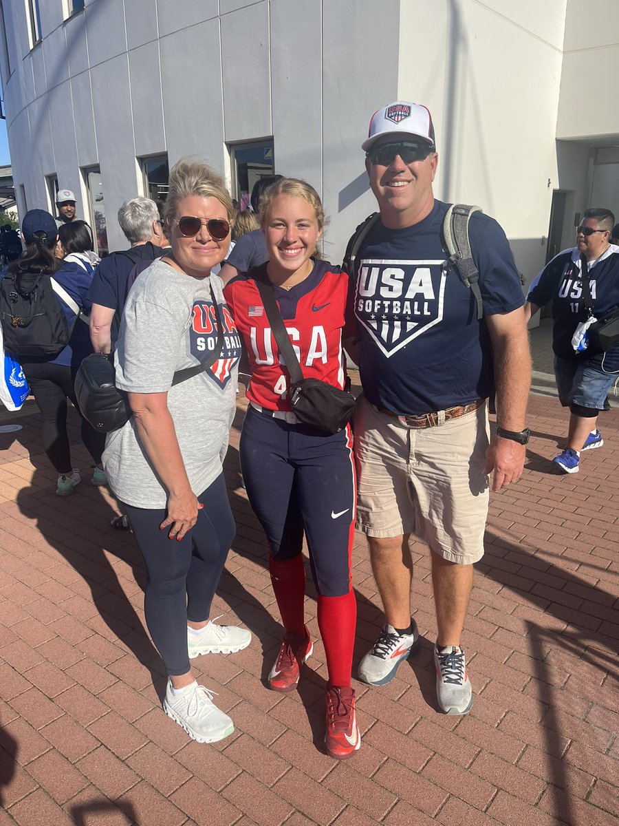 Thank you to everyone who made this trip so memorable.🤩🙌🏻🇺🇸
WE GOT THE GOLD!!! #round2 @USASoftball @USASoftballJWNT @BombersTexas