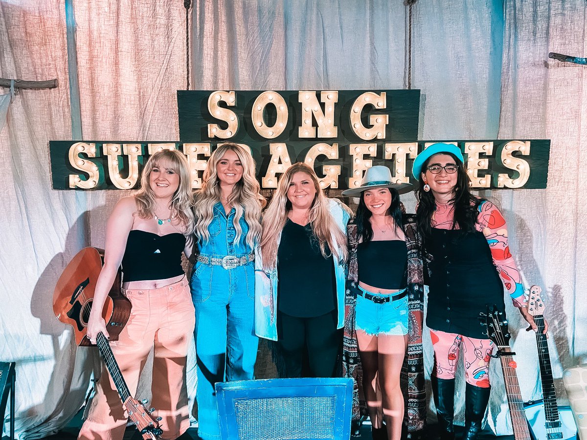 8:30PM SHOW

If you need a good laugh this show is one to watch! These ladies are punny!! 😂❤️🥰  

Check out this show on our YouTube channel!! 

#LetTheGirlsPlay