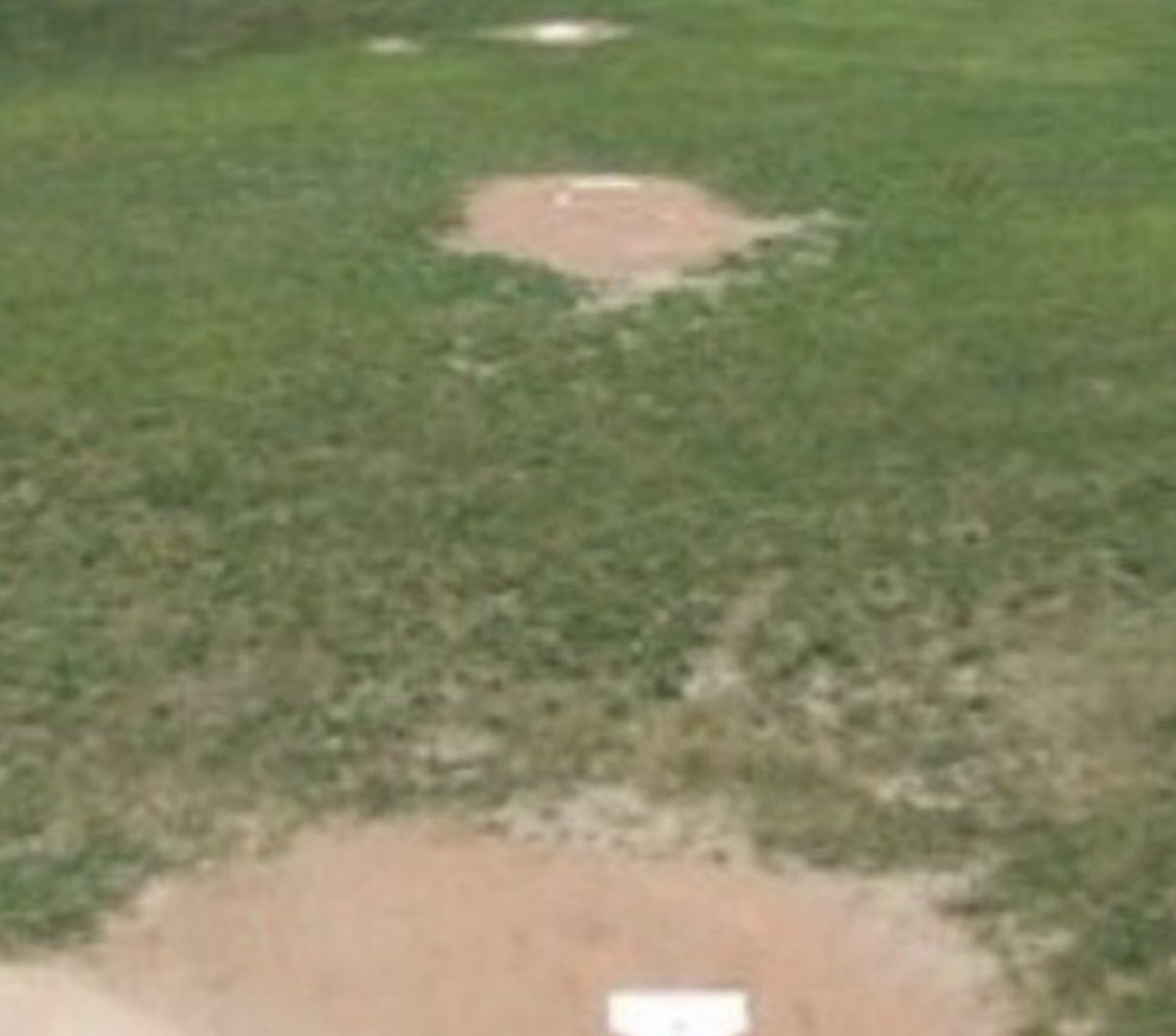 80sSportsNStuff's tweet photo. Your summer agenda was Nintendo, poorly constructed bike jumps, marathon baseball card trade negotiations, and pickup baseball games on a field you wore into the grass… https://t.co/KV9CfmZjpF