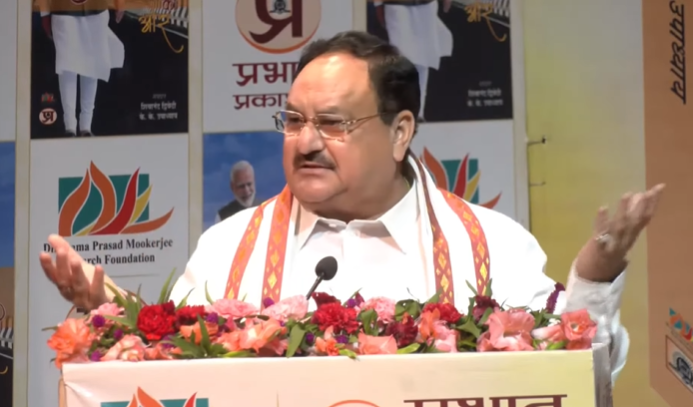 जब-जब भारत नए कीर्तिमान स्थापित करता है, तब-तब कांग्रेस के 'युवराज' राहुल गांधी को भारत का गौरव पचता नहीं है।

एक ओर सर्जिकल स्ट्राइक पर प्रश्न खड़ा करते हैं, हिंदू-मुस्लिम को बांटने की बात करते हैं और दूसरी ओर कहते हैं कि हम मोहब्बत की शॉपिंग मॉल चला रहे हैं। 
- श्री <a href="/JPNadda/">Jagat Prakash Nadda</a>