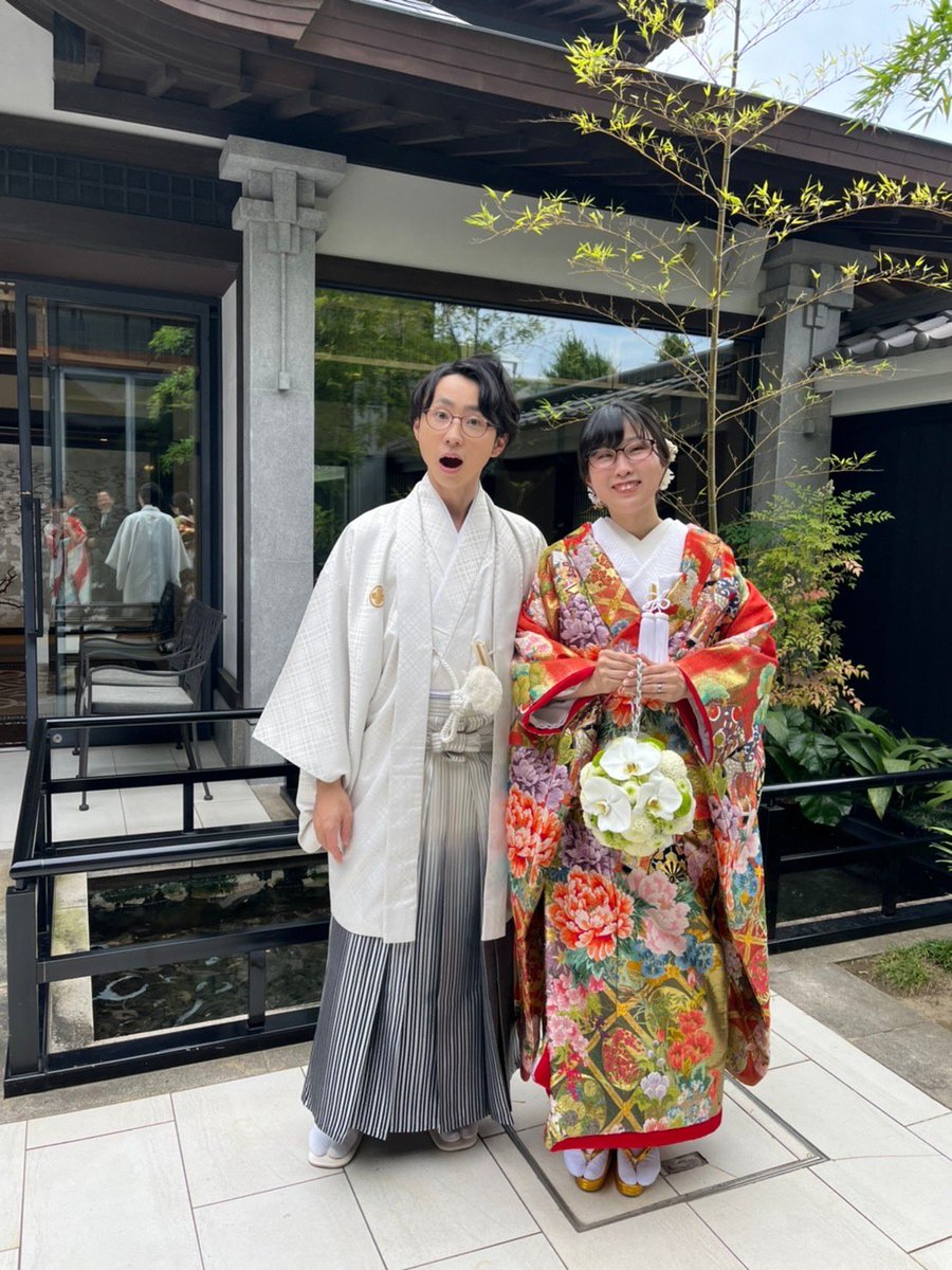 0227fp's tweet photo. こちらでもご報告。
諦めてたけど晴れて
無事結婚式を終えました☀️
日頃の行いがよかったかな〜😚笑
親族のみでしたが
和の雰囲気👘
七夕入籍なので星ケーキ⭐️
胡蝶蘭のボールブーケ💐
メガネもお色直し👓笑
やりたいこと詰め込んだ❣️笑 https://t.co/hA4M21gr5o
