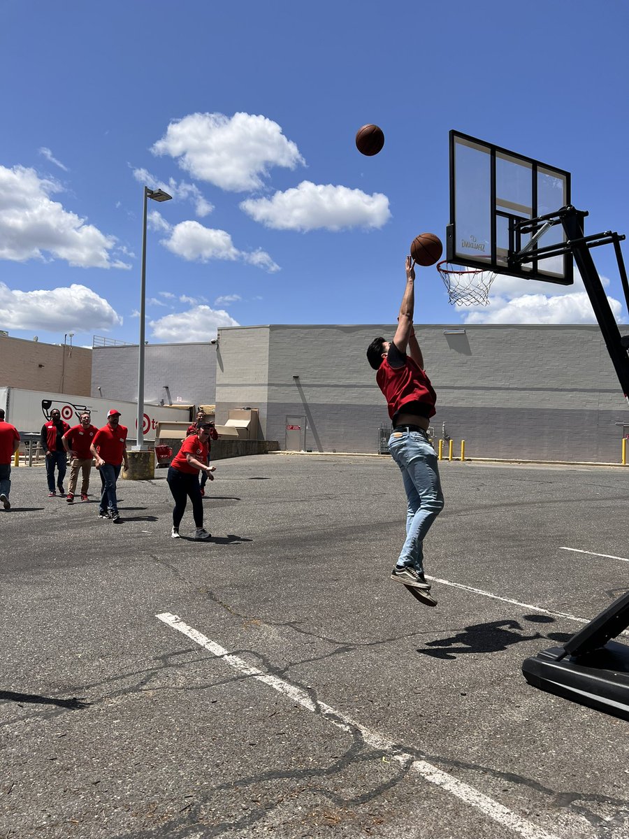 ETL_kristen's tweet image. T1147’s “START SUMMER STRONG” BBQ 🍔 🌭 🍪 The team had a blast kicking off the summer with some delicious food and some games!