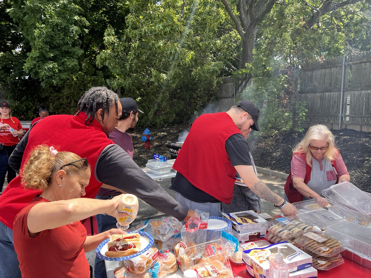 ETL_kristen's tweet image. T1147’s “START SUMMER STRONG” BBQ 🍔 🌭 🍪 The team had a blast kicking off the summer with some delicious food and some games!