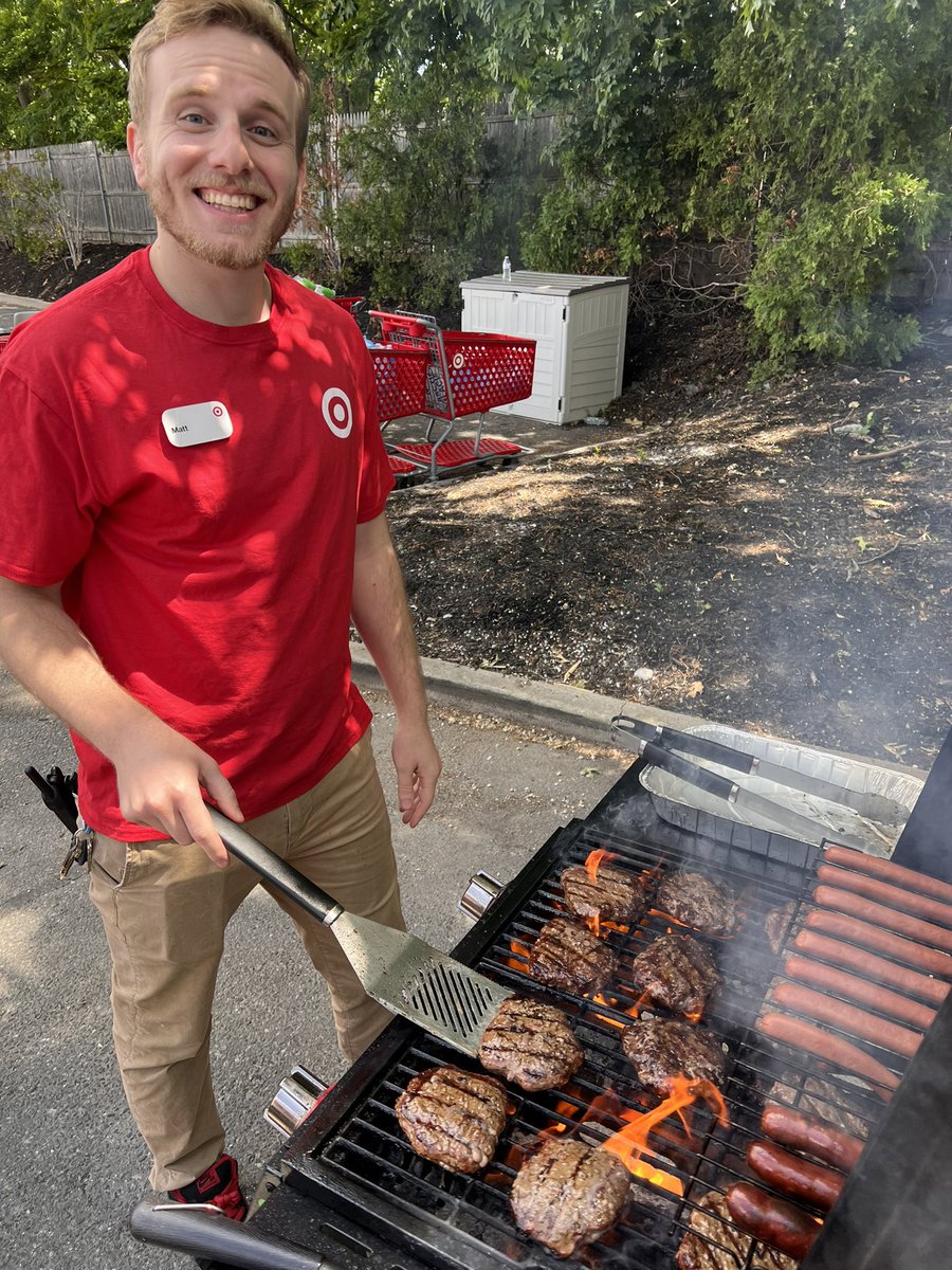 ETL_kristen's tweet image. T1147’s “START SUMMER STRONG” BBQ 🍔 🌭 🍪 The team had a blast kicking off the summer with some delicious food and some games!