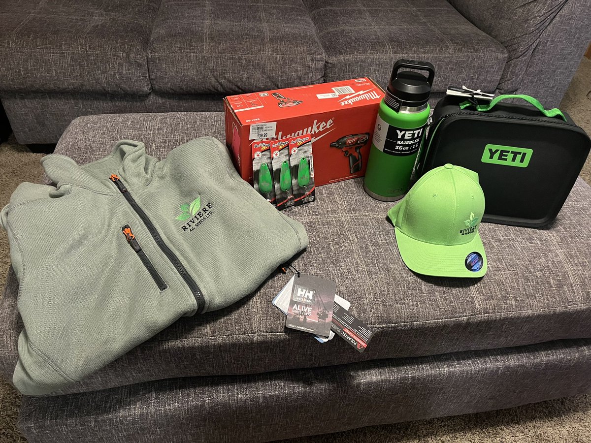Summer Pack Prize Give Away! To be eligible, you must retweet and follow to be entered to win. If you’re already following us just retweet and like! Winner to be picked on June 26th, good luck!