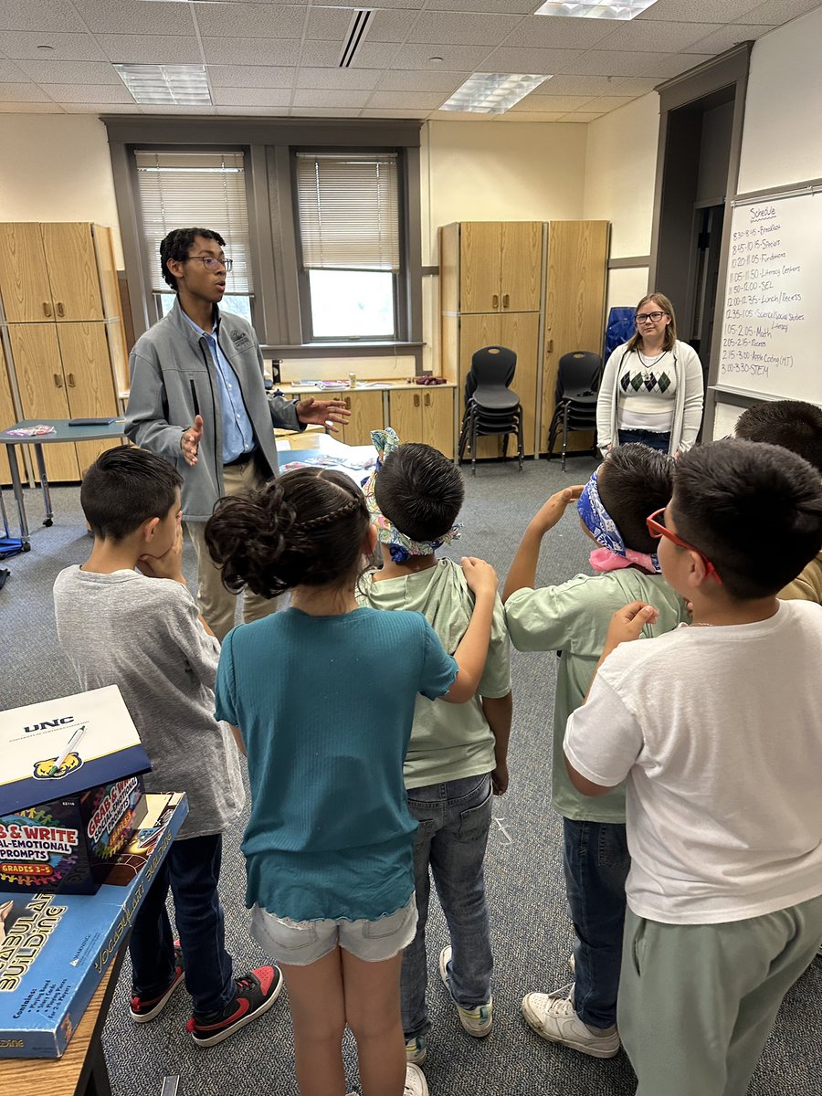 MMartinez_MS's tweet photo. Successful first day of coding! @StVrainPTEACH future teachers used #EveryoneCanCode curriculum to teach coding and build computational thinking skills with students @ColumbineES @TimberlinePK8 @SVVSD 
@AppleEDU @StVrainOPD @CUDenverEd https://t.co/VL8WDB8YTW