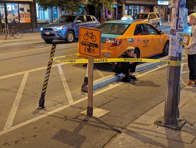What's with this sign? Did the city put it up or some troll who supports tearing down existing bike lanes<a href="/tag/toronto"class="tags"><span>#toronto</span></a><a href="/tag/topoli"class="tags"><span>#topoli</span></a>