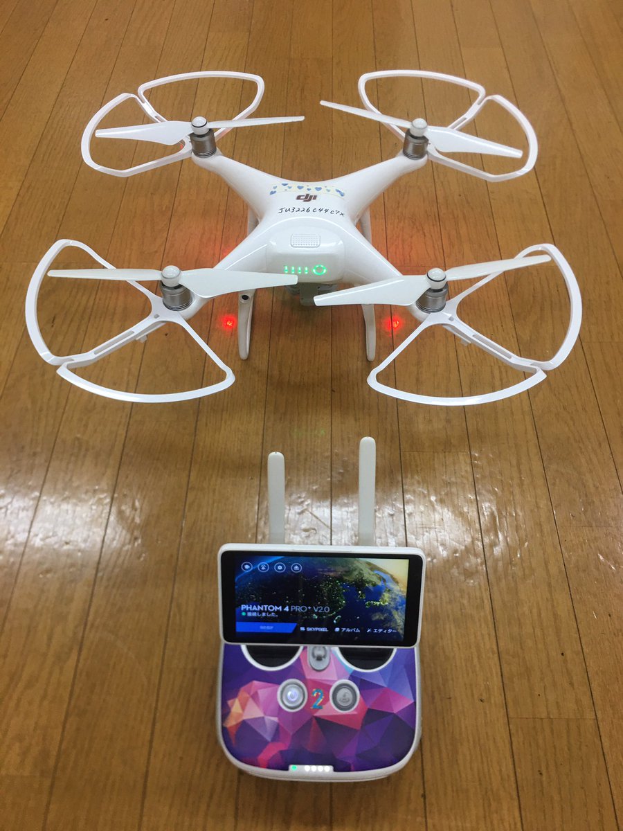 55minamin55's tweet photo. 【紫陽花色の送信機…❣️】
アジサイの綺麗な季節ですね。
Phantom4 pro+v2.0の送信機のデカールが、あじさいの色に似てるかも…。💐
#紫陽花
#アジサイ
#あじさい
#ドローン
#phantom4proplusv2
#drones https://t.co/z2vIDoRJFh
