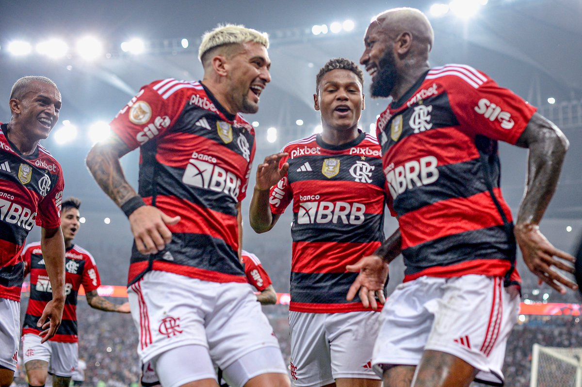 ColunadoFla's tweet photo. Que energia! Que foto! 

Baile de Flamengo! 🔴⚫️ https://t.co/d9Oh6DaEmA