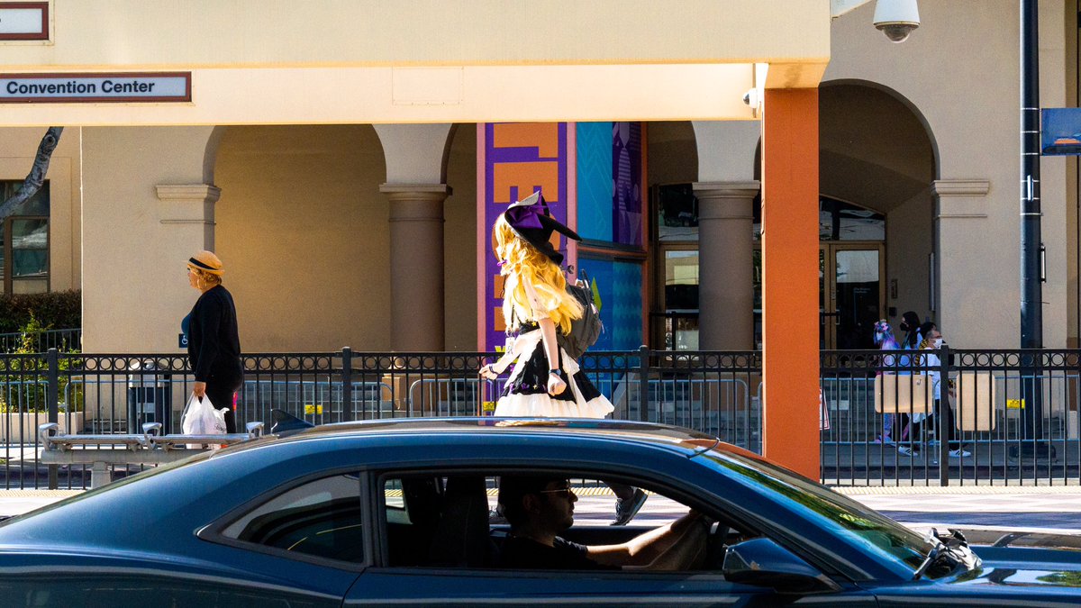 “What is a magician when you deprive her of her broom?”

Never thought a light rail station could be so photogenic!

📸: <a href="/reina_kig/">Reina莉奈</a>