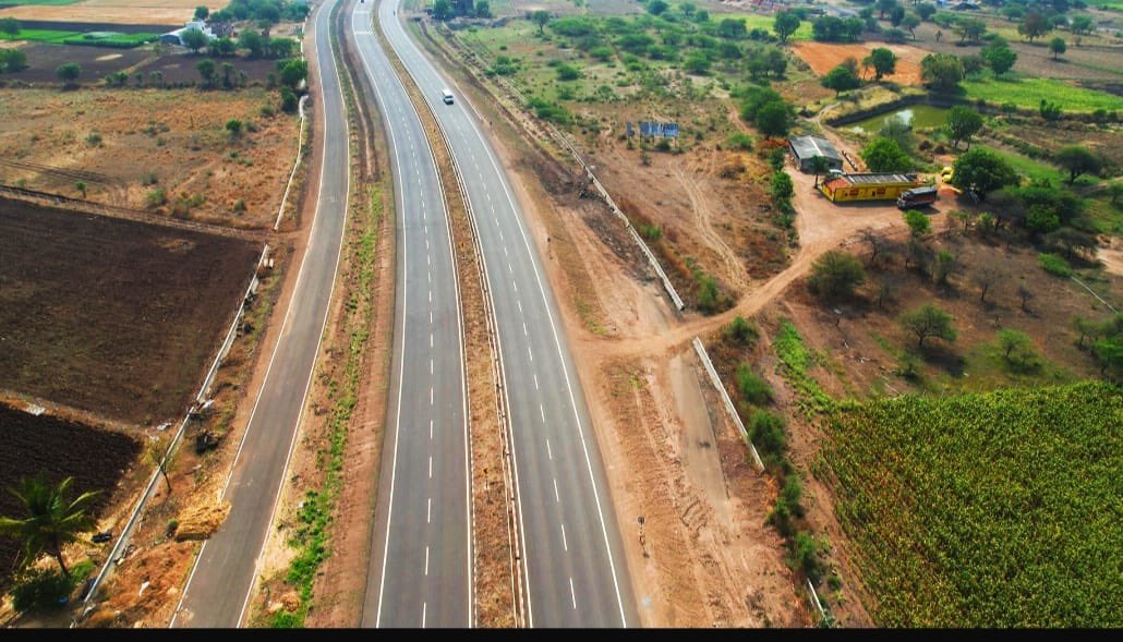As part of the Bharatmala Pariyojna, we are currently engaged in the 4-laning of the Sinnar-Shirdi section of NH-160, including the construction of the Sinnar Bypass, in Maharashtra. This transformative project holds immense social significance, as it will serve as a dedicated