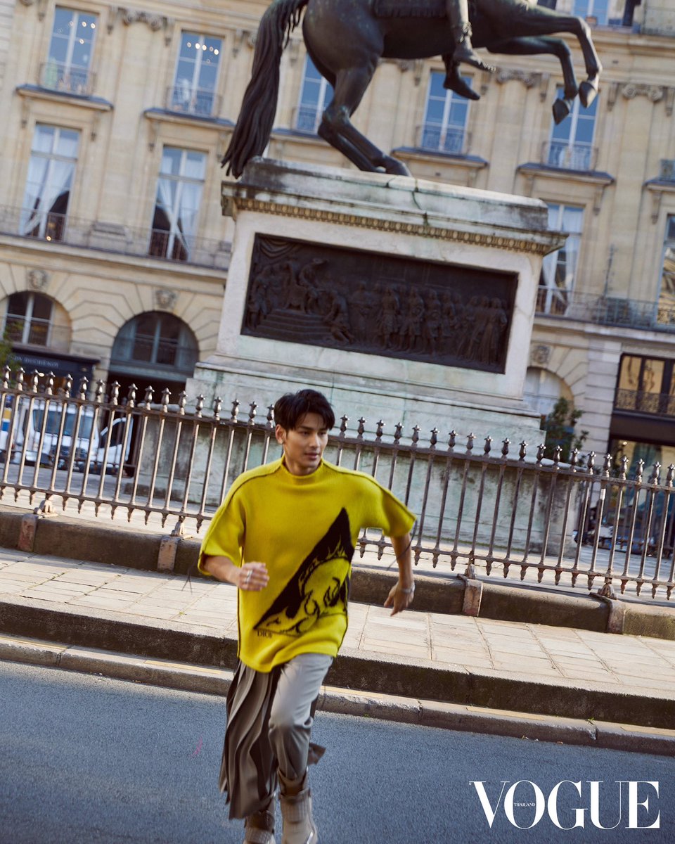 VogueThailand's tweet photo. APO in Vogue! เปิดภาพแฟชั่นอาโปจากโว้กฉบับมิถุนายน 2023 

โว้กตามติดอาโป นักแสดงหนุ่มที่เพิ่งบินไปชมโชว์ Dior ที่ปารีส กลับมาพร้อมภาพแฟชั่นสตรีตที่ถ่ายทอดความเท่และน่าค้นหาของอา��ปได้ชัดเจน ติดตามได้ในโว้กฉบับมิถุนายน 2023 วางแผงเร็วๆนี้! #APOxVogueinParis #VogueThailandJune2023 https://t.co/RmIZiAwtCj