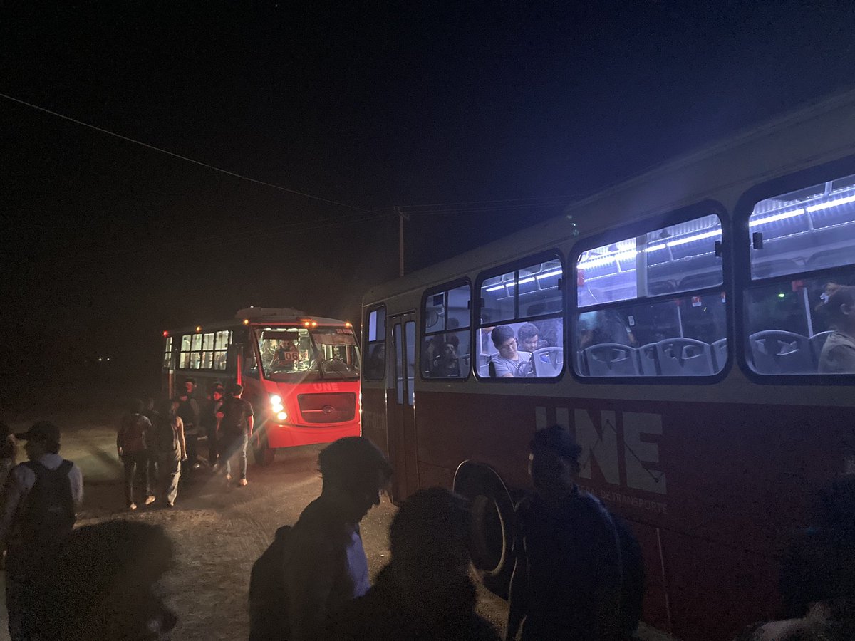 Sahulk612's tweet photo. Pasaron 4 camiones de la línea 4 centro y periférico y el quinto nos levantó en la @uthermosillo , por que están terminando las rutas tan temprano? Se supone que debe de haber disponibilidad @HermosilloGob , @juanczuniga @elalbertomedina . https://t.co/dv26o3MXZX