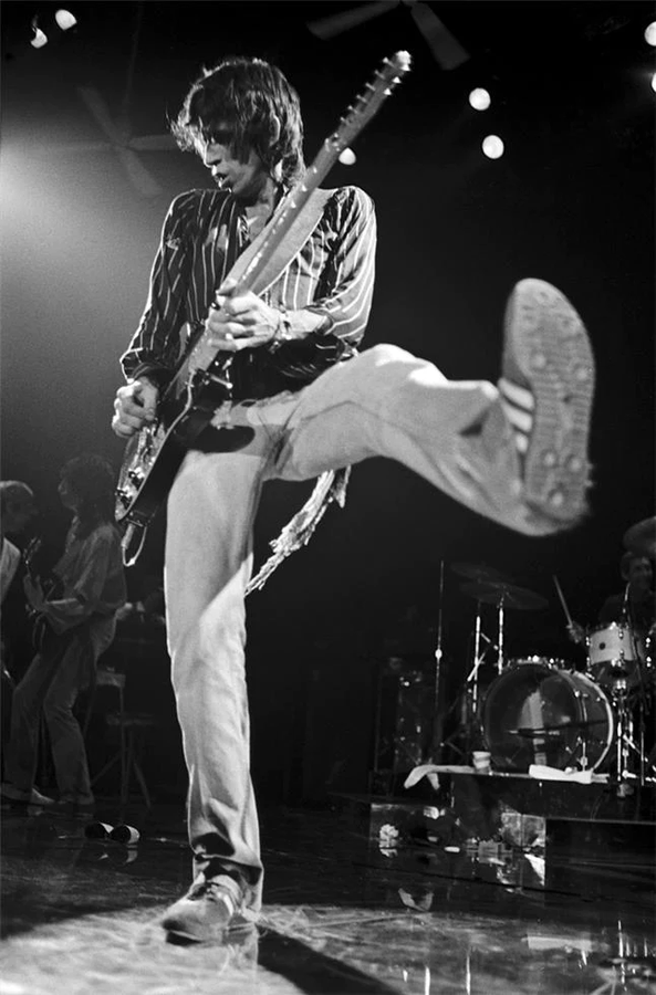 Keith Richards Performing. Photo by Lynn Goldsmith