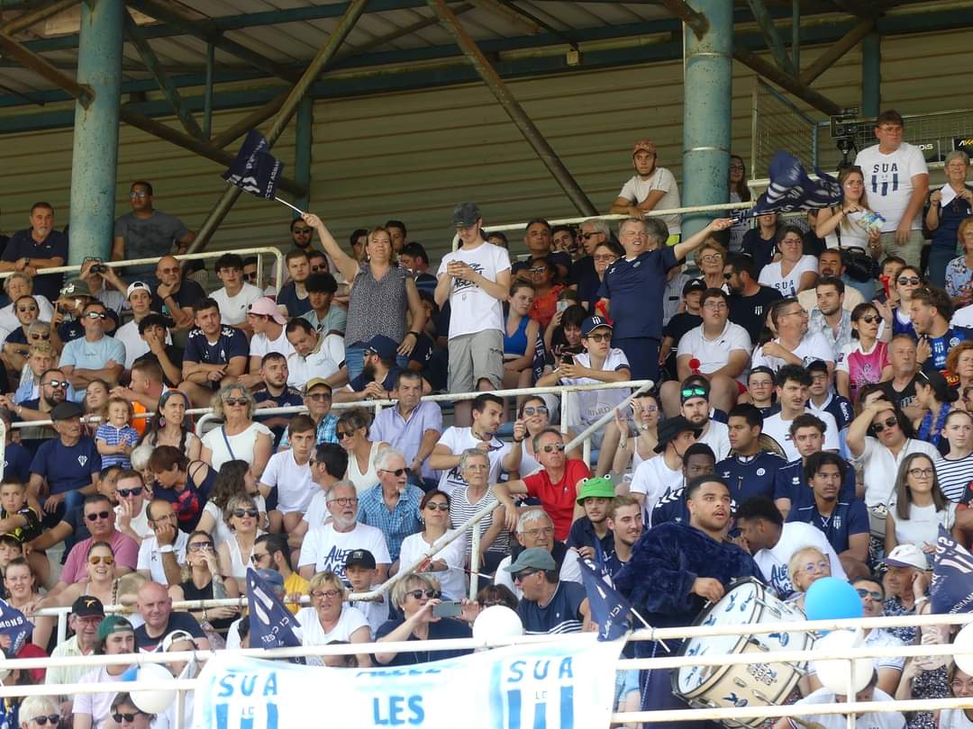 Petite photo des supporters lors des matchs des U18  et des espoirs à Moissac dimanche. photo Nicolas Niedergand @aginnum @agen_rugby