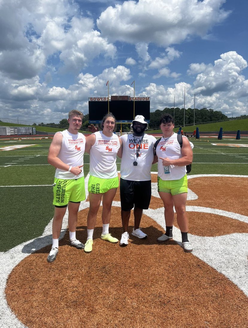 IpsenJonathan's tweet photo. Had a great camp @BearkatsFB today. 
Thanks for having me @coach_ikeDL and @jbmorriscoach ! 
@GridironImports @ImmoOsterkamp @GIfootballChris https://t.co/8zaXA4IEAI