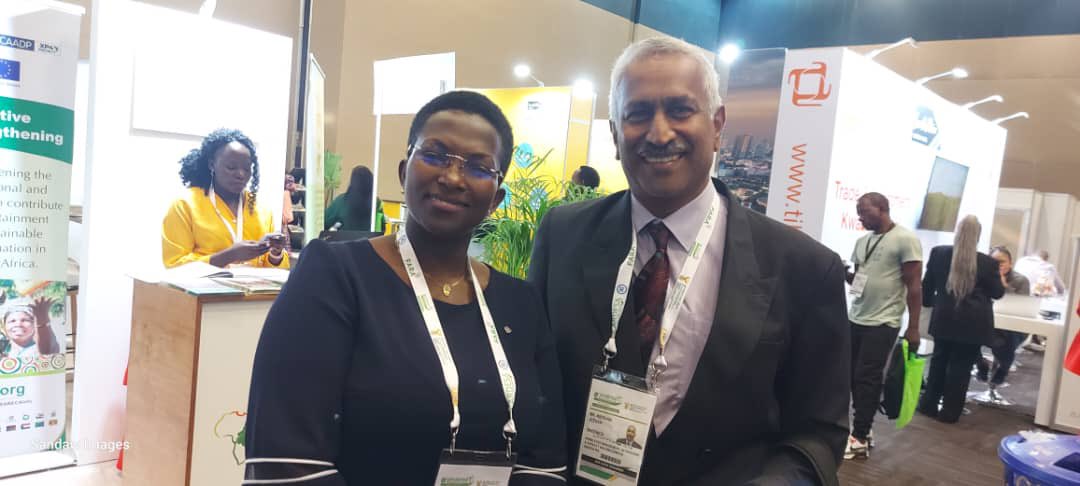 We saw and greeted each other like old friends at the #AASW8 #AASW2023 then realised we were meeting physically for the first time!
The power of online interactions on @FARAinfo’s #KM4AgD Network with #CAADPXP4 institutions funded under @EU_Partnerships #DeSIRA managed by @IFAD