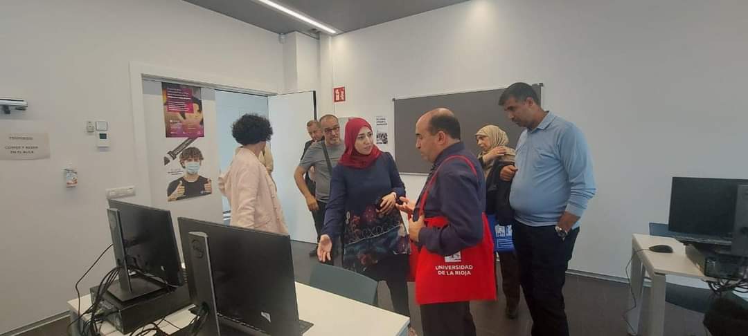 ciresproject's tweet photo. #plan_de_soutenabilité_CiRES 
L'université de La Rioja a organisé une semaine d'échange pour les membres du projet Ci-RES de l'université Sétif 2 dans le cadre de la mobilité Erasmus + financée par la commission européenne afin de concrétiser les actions du plan de soutenabilité. https://t.co/brTNHgSGyV