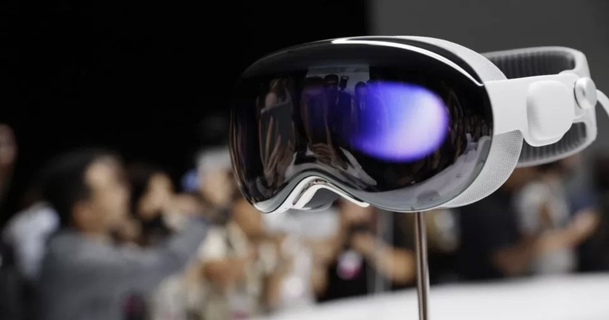 In its biggest hardware launch of the decade, Apple's much awaited AR headset has been revealed. 

Called the Vision Pro, the headset has a two-hour battery life and costs $3,499. 
#AppleVisionPro #Apple #headset