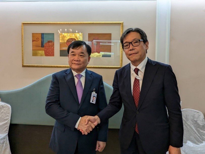 ModJapan_jp's tweet image. ６月３日、岡防衛審議官は、第20回シャングリラ会合（#SLD23）において、ベトナム国防省チエン次官と懇談を行い、両国防省が共同議長を務めるＡＤＭＭプラスＰＫＯ専門家会合を含め、引き続き緊密に連携していくことを確認しました。🇯🇵🇻🇳