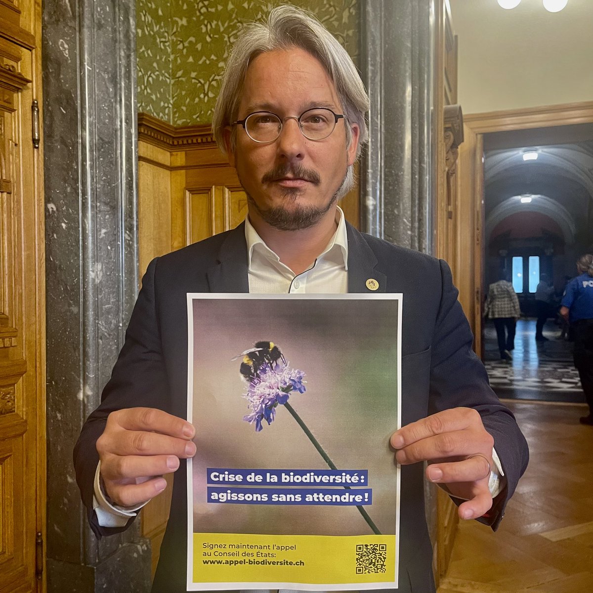 Près de la moitié des abeilles sauvages sont menacées d’extinction en Suisse. Le Conseil des États doit suivre le contre-projet voté par le Conseil national. Signez l’appel : appel-biodiversite.ch 
#AppelBiodiversité