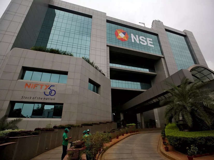 yogi2600's tweet photo. NSE to shift Nifty Bank F&amp;O expiry day to Friday

https://t.co/aJYQ8DFq5r

Download Economic Times App to stay updated with Business News -
 https://t.co/9gDDFIZ7Of https://t.co/HxMa03ANen