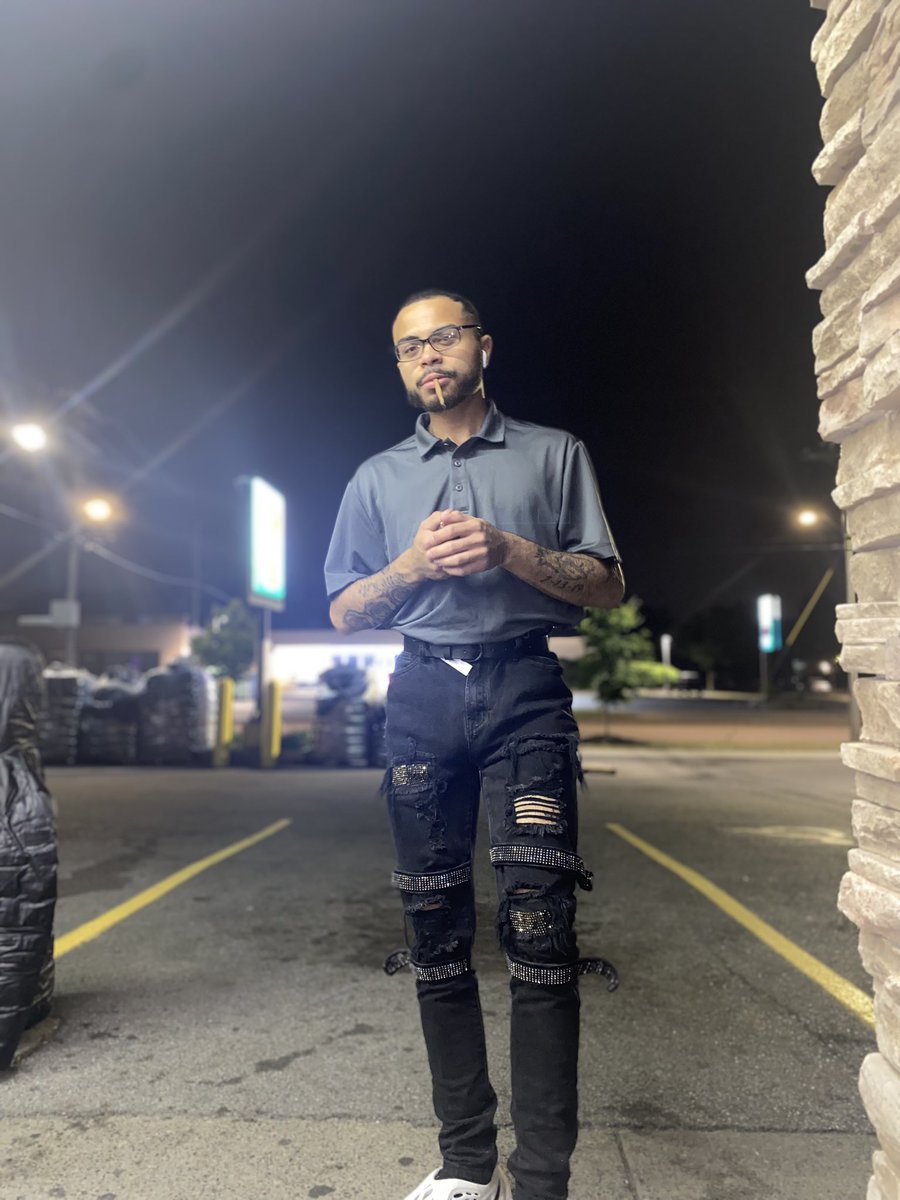 steffoncaesar75's tweet photo. Parking Clean ASF Yep 7 Eleven,
Looking Like lick Or Sum 🥵 #LickOrSum https://t.co/j4YQvntOH2