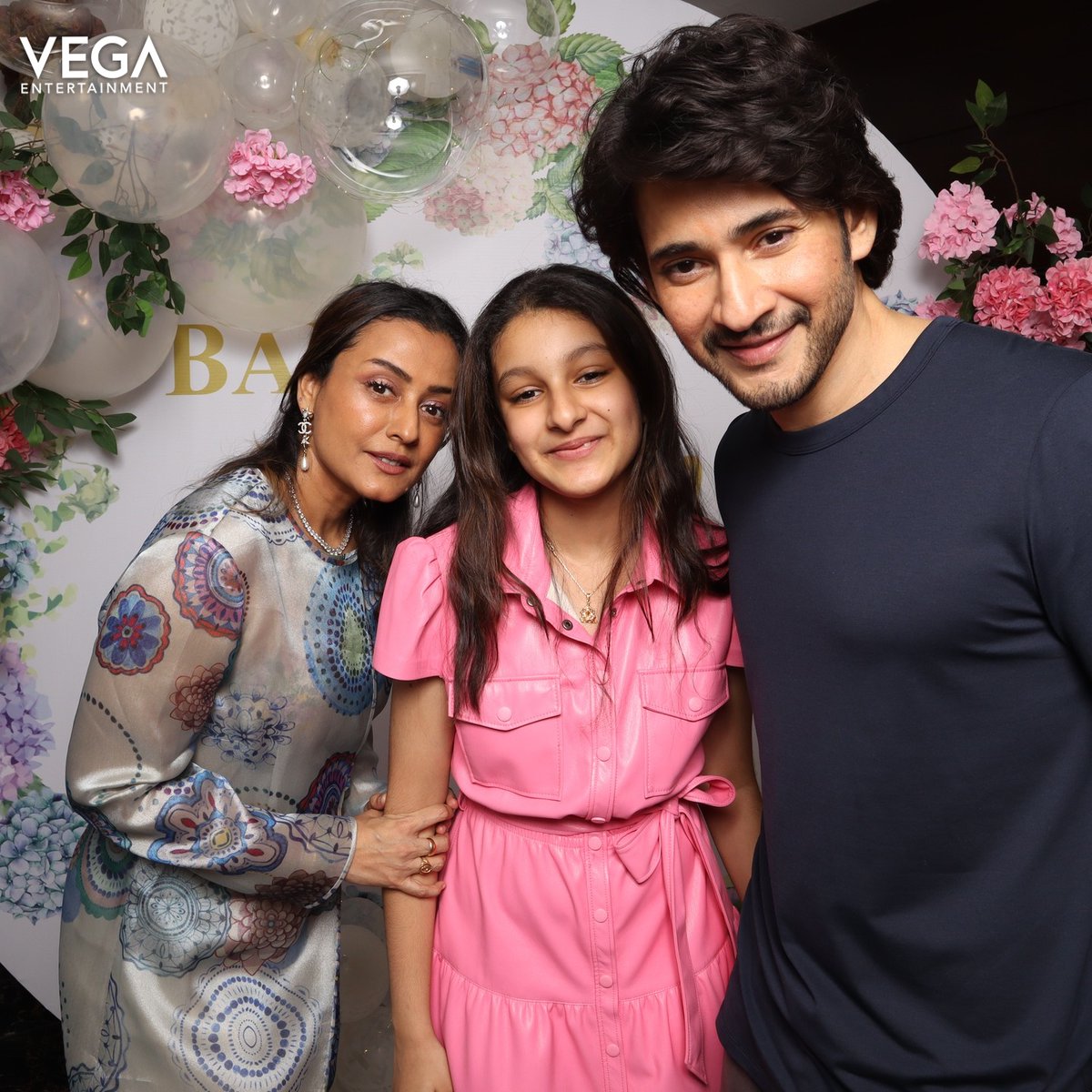 Lovely Picture #MaheshBabu #namrathashirodhkar #SitaraGhattamaneni #vega #entertainment #vegaentertainment