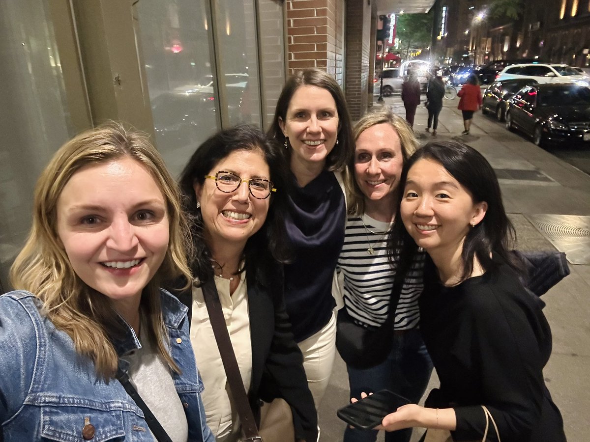 These are special reunions. Former co-fellows @DrKelseyKlute @drsarahruth #EleniNackos and one of our beloved attendings @LindaVahdat who gave us valuable life advice on how to navigate this field ❤️