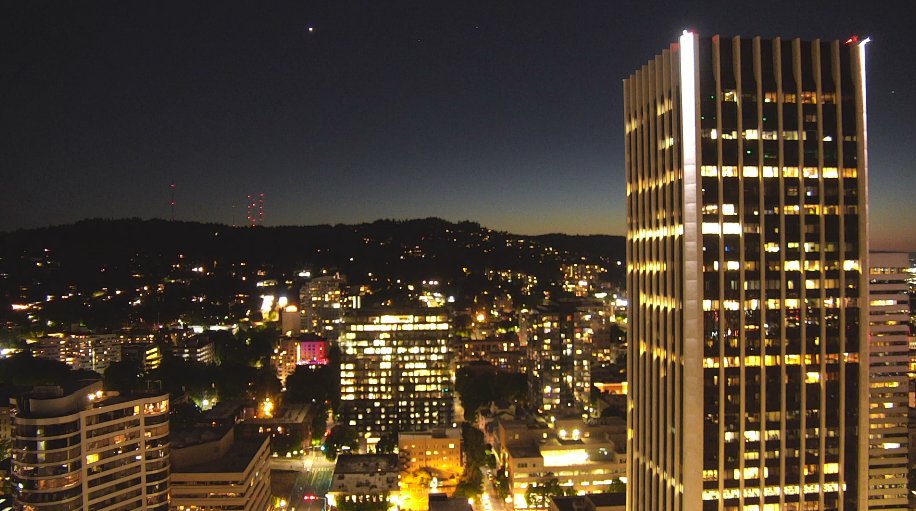 Portland's showing off again this evening. 
#ORwx @KOINNews