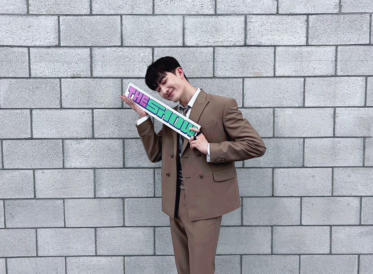 theshow_offcl's tweet photo. .            짱                  조                    미
더쇼가  젤       컴       백 축    하       햇
마    냐  나 ♡  넘       조         아       요 ♬
#더쇼   언       제 나  #조미  왕 자  님
              알                  러                   뷰
#Manana @ZHOUMI_official https://t.co/HDikrLLnQO