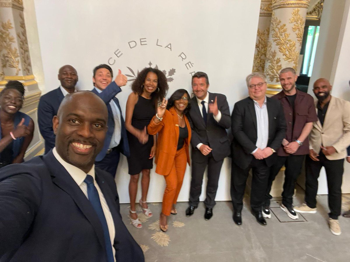 KARL OLIVE (@karlolive) on Twitter photo ➡️Le faire-savoir adossé au savoir-faire.
➡️Finale du concours d’éloquence des jeunes de centre de formation des clubs de football à l’<a href="/Elysee/">Élysée</a>: <a href="/HAC_Foot/">Havre Athletic Club ⚽️</a>, <a href="/ASSEofficiel/">AS Saint-Étienne</a>, <a href="/losclive/">LOSC</a> <a href="/ToulouseFC/">Toulouse FC</a>, <a href="/PSG_inside/">Paris Saint-Germain</a>, <a href="/VAFC/">Valenciennes FC 🦢</a> …: « Le résultat est-il supérieur à la manière? », « l’homme ➡️Le faire-savoir adossé au savoir-faire.
➡️Finale du concours d’éloquence des jeunes de centre de formation des clubs de football à l’<a href="/Elysee/">Élysée</a>: <a href="/HAC_Foot/">Havre Athletic Club ⚽️</a>, <a href="/ASSEofficiel/">AS Saint-Étienne</a>, <a href="/losclive/">LOSC</a> <a href="/ToulouseFC/">Toulouse FC</a>, <a href="/PSG_inside/">Paris Saint-Germain</a>, <a href="/VAFC/">Valenciennes FC 🦢</a> …: « Le résultat est-il supérieur à la manière? », « l’homme