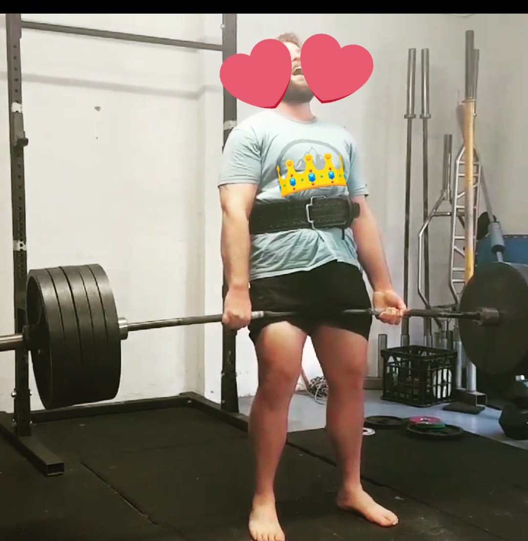 Throw back to grungy garage barefoot deadline sessions.

If you want me to smash you like I smash some weights book in a session with me.
;)