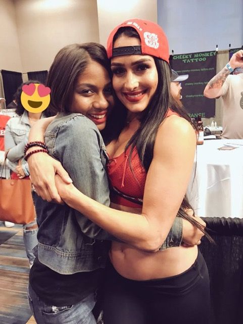 Nikki bella with her cute little fans!! https://t.co/BQMSznf9Gm