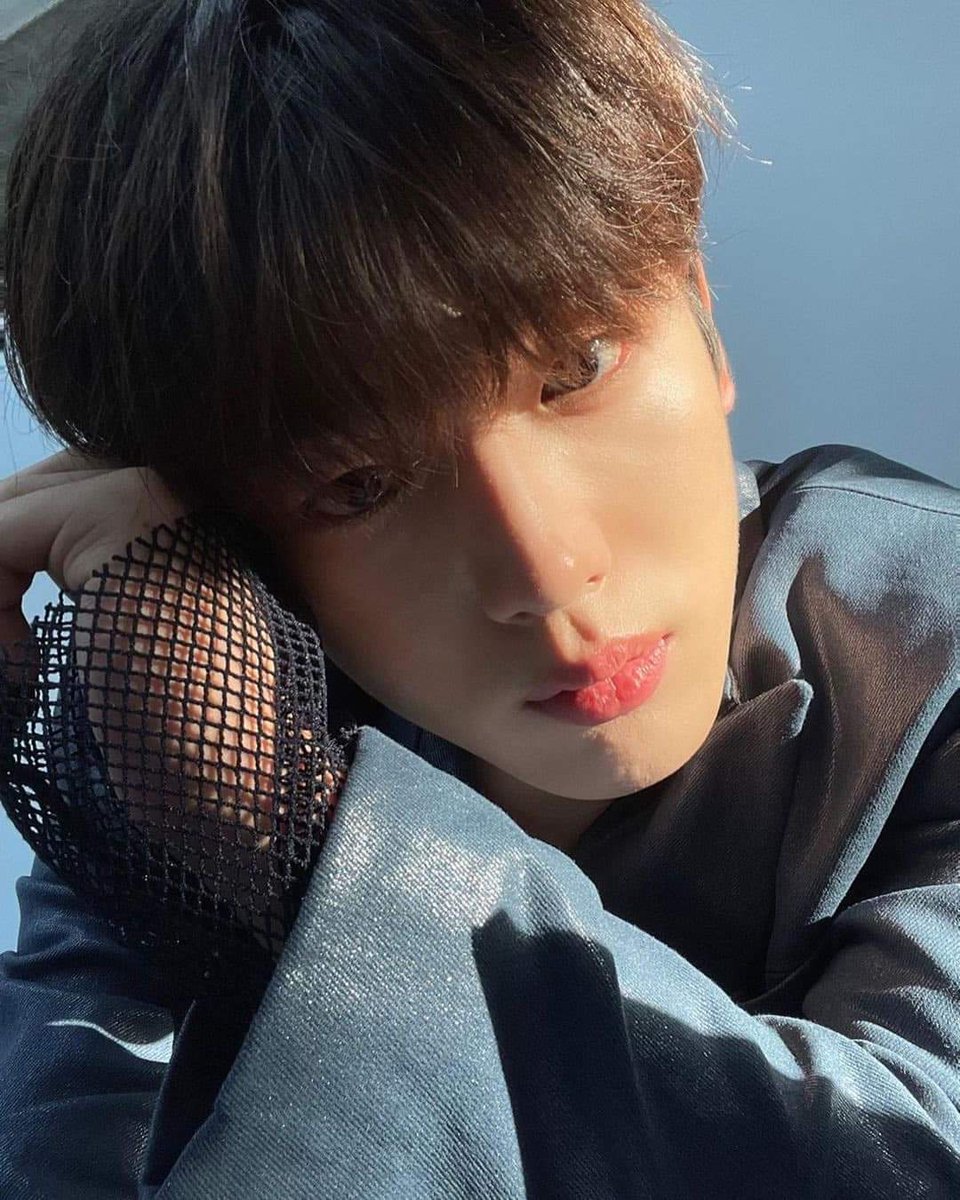 1zuA4zpmcghJdmn's tweet photo. #김요한 #KIMYOHAN
#YOHAN #요한 #WEi
   ⭐     #Waitn  🌹🍃
         🎙... 🎧 🐬   
                              
   🖤👑KIM YO HAN🖤 https://t.co/9hyktLKONg