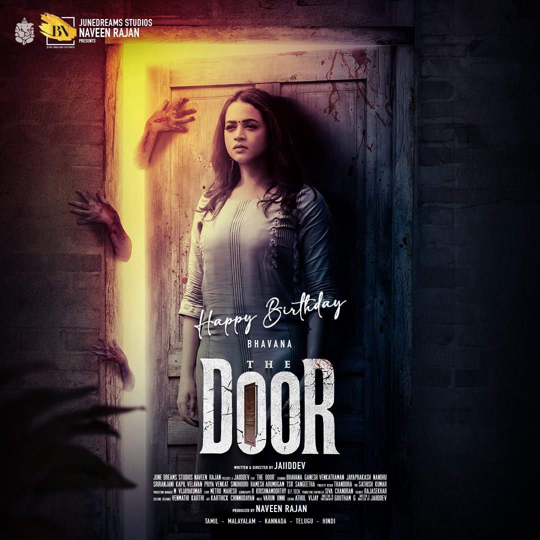 Roshni (@roshni__roshu) on Twitter photo We are thrilled to celebrate Bhavana's First Look Poster of #THEDOOR
Join us to Wish a Very Happy Birthday to BHAVANA 🤩🥳🎬🎂
#HBDBhavana
#Jaiiddev <a href="/talk2ganesh/">Ganesh Venkatram</a> @Priyaaavenkat @Roshni__roshu @jaiiddev @gouthamgdop <a href="/VenmathiKarthi/">Venmathi Karthi</a> <a href="/raveena116/">Raveena.S.R</a> <a href="/cutbycut24/">Athul Vijay</a> <a href="/teamaimpr/">Team AIM</a> We are thrilled to celebrate Bhavana's First Look Poster of #THEDOOR
Join us to Wish a Very Happy Birthday to BHAVANA 🤩🥳🎬🎂
#HBDBhavana
#Jaiiddev <a href="/talk2ganesh/">Ganesh Venkatram</a> @Priyaaavenkat @Roshni__roshu @jaiiddev @gouthamgdop <a href="/VenmathiKarthi/">Venmathi Karthi</a> <a href="/raveena116/">Raveena.S.R</a> <a href="/cutbycut24/">Athul Vijay</a> <a href="/teamaimpr/">Team AIM</a>