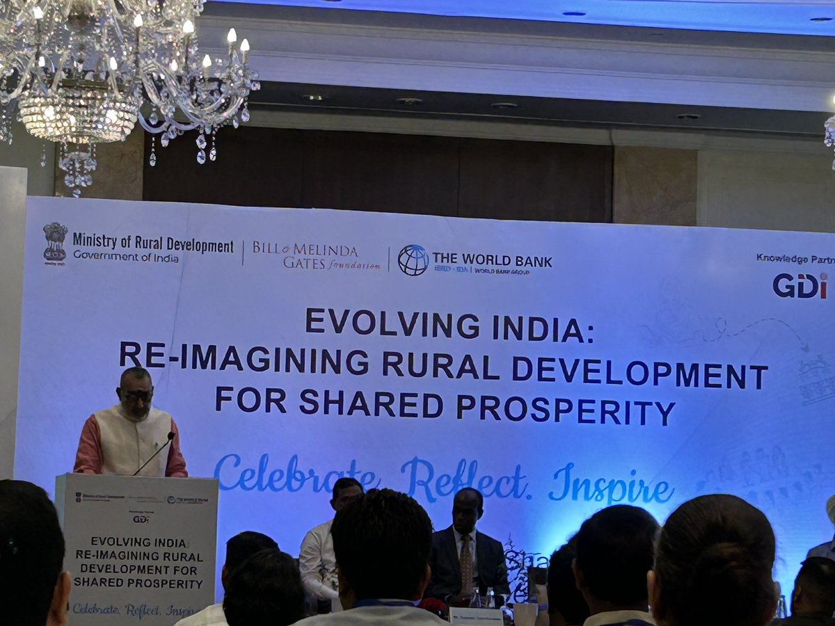 PritiKumar67's tweet photo. India’s transformation is happening at rapid pace and women contributions to this trend are significant. GoI aims to reach 100 million SHG households with digital transactions, financial inclusion and climate resilience, says Shri Giriraj Singh ji, Hon. Minister of Rural Devpt. https://t.co/UBRWj8U179