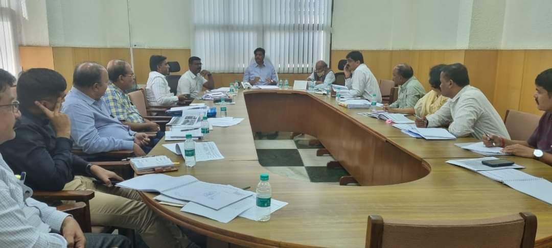 SWMinistryKar's tweet photo. ಸಮಾಜ ಕಲ್ಯಾಣ ಇಲಾಖೆಗೆ ಸಂಬಂಧಿಸಿದ ಹಕವು ಮಹತ್ವದ ನಿರ್ಧಾರಗಳಿಗೆ ಸಂಬಂಧಿಸಿದಂತೆ ಇಲಾಖೆಯ ಮುಖ್ಯ ಅಧಿಕಾರಿಗಳೊಂದಿಗೆ ಮಾನ್ಯ ಸಚಿವರಿ ಸಭೆ ನಡೆಸಿದರು.

ಈ ವೇಳೆ

ಸಮಾಜದಲ್ಲಿರುವ ಎಲ್ಲ ಶೋಷಿತರ ಬದುಕನ್ನು ಹಸನು ಮಾಡಲು ಇಲಾಖೆಯ ಅಧಿಕಾರಿಗಳು ಹೆಚ್ಚು ಶ್ರಮ ಹಾಕಬೇಕೆಂದು ತಿಳಿಸಲಾಯಿತು https://t.co/0u7lUEf8vi