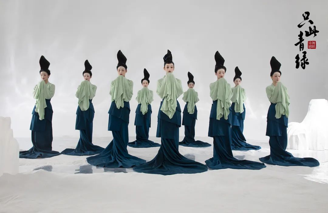 The real hit poetic dance, the Journey of a Legendary Landscape Painting, is about to showcase at #Yantai Grand Theatre this September, tickets are available since 8 June, get ready for this! #realhit #只此青绿 #dance #Chinesedance