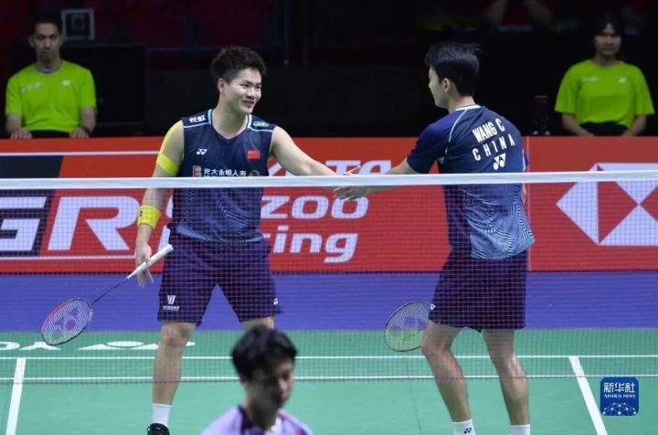 🏸Wang Chang, a shuttler from #Ningbo, and Liang Weikang defeated their Indonesian opponents, Muhammad Shohibul Fikri and Bagas Maulana. 📷They won the men’s doubles in commanding fashion at badminton’s Thailand Open on June 4. Congrats!📷📷#NingboFocus#CoastalNingbo