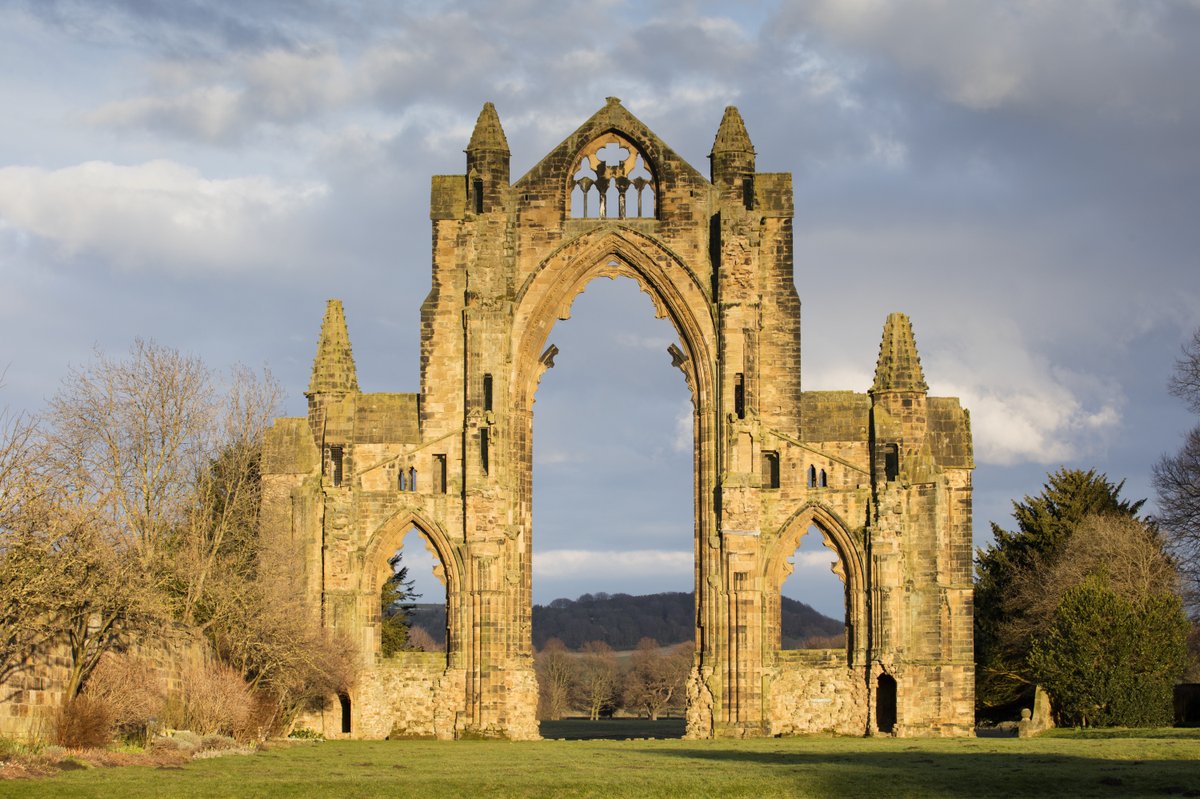 Today we've launched the Building Stones Database for England, the country's first online searchable tool featuring over 4,000 types of building stone, their uses and sources.

Find out more ➡️ bit.ly/Building-Stones

📍 Gisborough Priory, Guisborough, North Yorkshire.