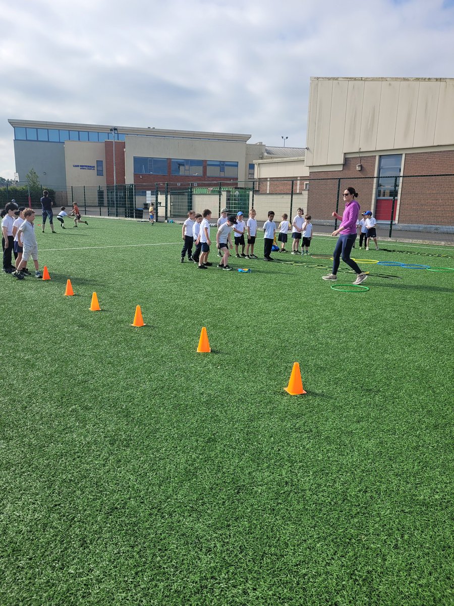 The children from Senior Infants having PE at @NenaghCollege last Friday. We are so fortunate to have access to fantastic sports facilities just a short walk from our school #PE #activeschool #fms #fundamentals #tagrugby #nenagh #sports #ETBschools @TipperaryETB @cnsireland